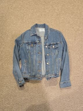 Women's Old Navy Light Blue Denim Trucker Jacket Size M